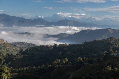 Pokhara 'daki güzel dağ sıraları ve dağlar Bhairabsthan Tapınağı, Bhairabsthan, Palpa, Nepal