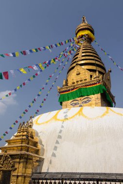 Maymun Tapınağı olarak da bilinen Swayambhunath, Nepal Katmandu 'nun kalbinde yer almaktadır ve UNESCO tarafından Dünya Mirası ilan edilmiştir.