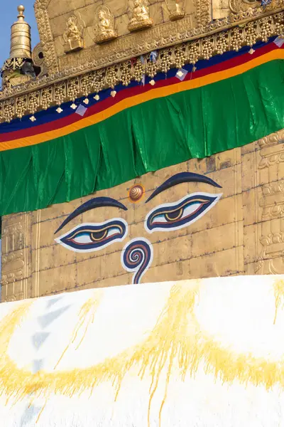 Maymun Tapınağı olarak da bilinen Swayambhunath, Nepal Katmandu 'nun kalbinde yer almaktadır ve UNESCO tarafından Dünya Mirası ilan edilmiştir.