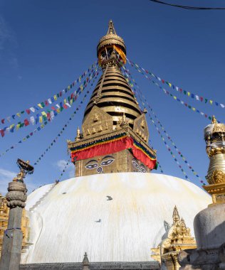 Maymun Tapınağı olarak da bilinen Swayambhunath, Nepal Katmandu 'nun kalbinde yer almaktadır ve UNESCO tarafından Dünya Mirası ilan edilmiştir.