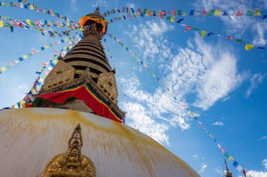 Maymun Tapınağı olarak da bilinen Swayambhunath, Nepal Katmandu 'nun kalbinde yer almaktadır ve UNESCO tarafından Dünya Mirası ilan edilmiştir.