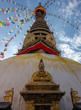 Maymun Tapınağı olarak da bilinen Swayambhunath, Nepal Katmandu 'nun kalbinde yer almaktadır ve UNESCO tarafından Dünya Mirası ilan edilmiştir.