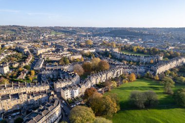 Royal Victoria Parkı 'nın yanındaki muhteşem hava manzarası, Bath Spa, İngiltere' nin ünlü turistik mekanı, Büyük Britanya, gündüz vakti