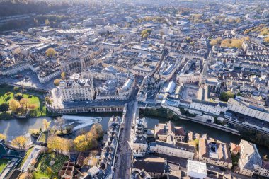 Bath Spa 'nın inanılmaz güzel hava manzarası, İngiltere' nin ünlü turistik mekanı, Büyük Britanya, gündüz vakti