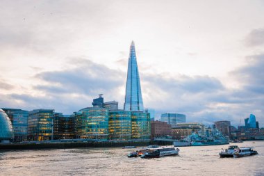 London City Hall, The Shard Quarter, modern mimari ve Londra 'nın merkez iş bölgesindeki gökdelenler. Birleşik Krallık, İngiltere