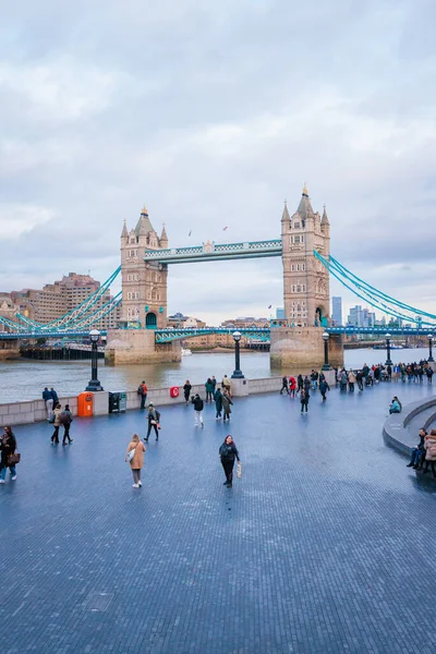 Ponte Torre Muitos Passeio Turístico Longo Rainha Andar Londres Noite — Fotografia de Stock