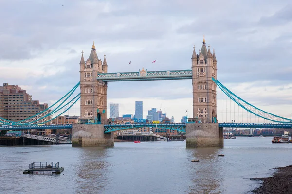 Tower Bridge Londen Avonds Bewolkt Overdag — Stockfoto