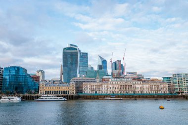 Londra 'nın iş merkezinde Fenchurch Caddesi ve Tower Hill İstasyonu yakınlarındaki inanılmaz mimari.