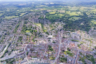 Henley-On-Thames 'in muhteşem hava manzarası, Güney İngiltere' deki ünlü tatil yeri, yaz günü.