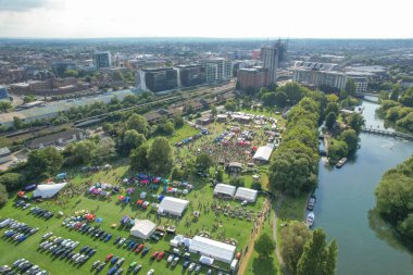 Okuma Gururu 2023 'ün hava görüntüsü, Yıllık Aşk Geçit Töreni ve Festivali, Berkshire, İngiltere, gündüz vakti