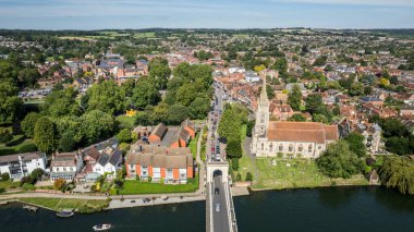 Marlow 'un inanılmaz hava manzarası, Thames Nehri boyunca seyahat yeri, İngiltere, İngiltere