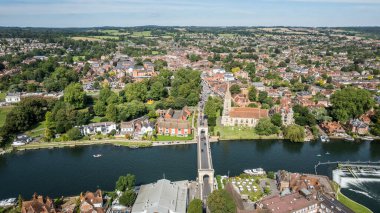 Marlow 'un inanılmaz hava manzarası, Thames Nehri boyunca seyahat yeri, İngiltere, İngiltere