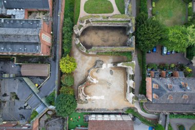 Şehir merkezinin ve Reading Abbey Ruins of Reading, Berkshire, İngiltere 'nin muhteşem hava manzarası.