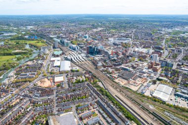 Caversham 'da güneşli bir gün, şehir merkezi Reading, Berkshire, İngiltere' nin güneyi. Güzel hava manzarası, bahar zamanı.