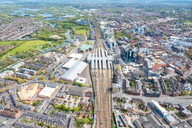 Caversham 'da güneşli bir gün, şehir merkezi Reading, Berkshire, İngiltere' nin güneyi. Güzel hava manzarası, bahar zamanı.