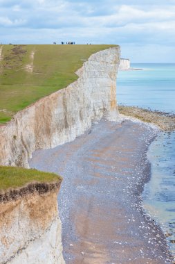 Yedi kız kardeş, Cliff ve Ocean, Güney İngiltere 'de ünlü turizm konumu ve dünya mirası, ilkbahar açık hava manzarası