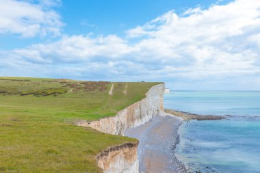 Yedi kız kardeş, Cliff ve Ocean, Güney İngiltere 'de ünlü turizm konumu ve dünya mirası, ilkbahar açık hava manzarası