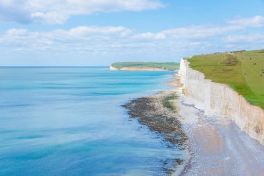 Yedi kız kardeş, Cliff ve Ocean, Güney İngiltere 'de ünlü turizm konumu ve dünya mirası, ilkbahar açık hava manzarası