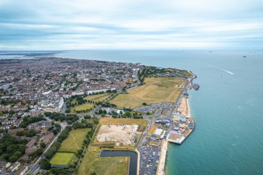 Portsmouth, Southsea Kalesi, İngiltere 'nin güney kıyısındaki liman şehri ve deniz üssü, hava aracı görüntüsü, yaz mevsimi.