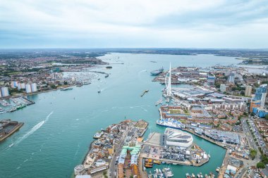 Portsmouth, Southsea Kalesi, İngiltere 'nin güney kıyısındaki liman şehri ve deniz üssü, hava aracı görüntüsü, yaz mevsimi.