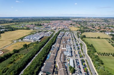 Bicester Village ve Bicester şehir merkezi, yaz günlerinde harika hava manzarası, uk