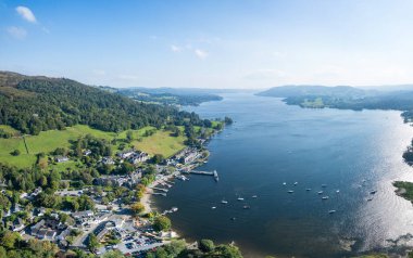 Cumbria 'nın Ambleside, Windermere, Westmorland ve Furness ilçelerinin panorama hava manzarası, Distract Gölü, Birleşik Krallık