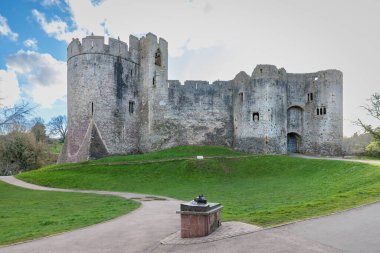 Ünlü turizm merkezinin ön kapısı, Chepstow Şatosu, Galler Monmouthshire, Birleşik Krallık, gündüz vakti