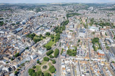 Brighton şehir merkezinde, Birleşik Krallık 'ın ünlü turistik yerinin muhteşem yaz manzarası.