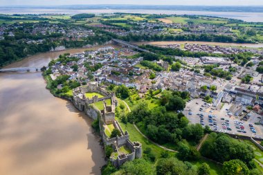 Chepstow ve River Wye, Güney Galler güzel hava manzarası, yaz günü, uk