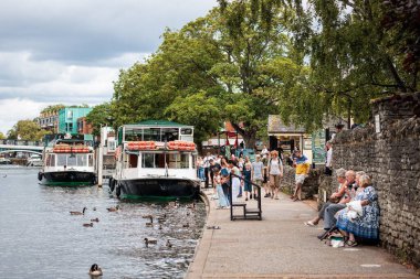 Turist, Thames Nehri 'nde tekne, Eton, bakire, Berkshire, İngiltere, İngiltere
