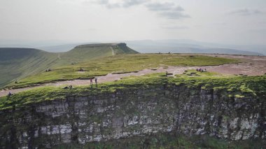 Bannau Brycheiniog Ulusal Parkı 'ndaki en yüksek tepe, Güney Galler' deki Brecon Beacons, İngiltere