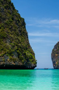 Maya Körfezi - Phi Phi Adası 'ndaki güzel plaj - Tayland, Mart 2024.