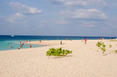Tayland 'da güzel deniz ve sahil manzarası ve turkuaz su.