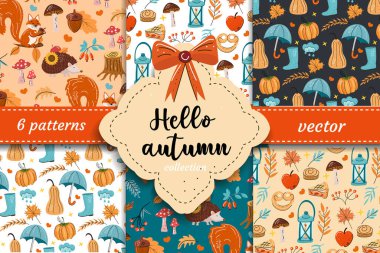 Merhaba, balkabakları, şemsiyeleri, mantarları, orman hayvanlarını ve dökülen yaprakları olan dikişsiz sonbahar desenleri koleksiyonu. Kumaş, ambalaj kağıdı ve sonbahar tasarımları için konforlu mevsimlik vektör seti