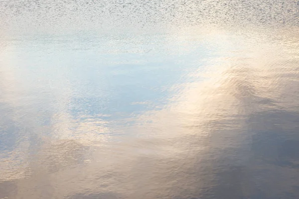 Piękne Odbicie Lustra Nad Jeziorem Postrzelony Albanii Odbicie Chmur Wodzie — Zdjęcie stockowe