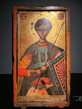 Korce, - Arnavutluk, 10 Haziran 2023: Bizans ve Bizans sonrası en büyük sanat koleksiyonunu barındıran Ortaçağ Sanat Müzesi sergileri. Ortaçağ Gotik tarzında resimler 