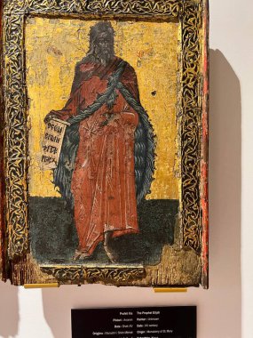 Korce, - Arnavutluk, 10 Haziran 2023: Bizans ve Bizans sonrası en büyük sanat koleksiyonunu barındıran Ortaçağ Sanat Müzesi sergileri. Ortaçağ Gotik tarzında resimler 