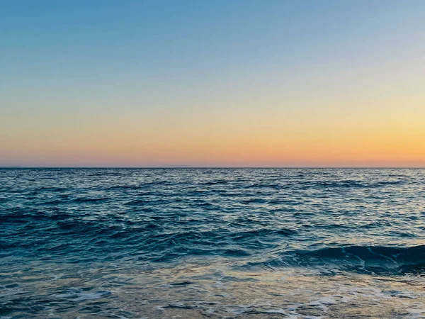 Сценический Закат Над Ионианским Морем Влоре Албания Прекрасная Волнистая Вода — стоковое фото