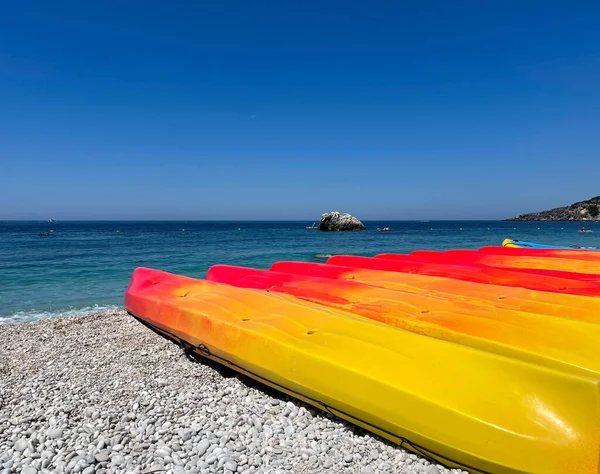 Kayak Sur Plage Concept Photo Sport Kayak Sur Rivage Rocky — Photo