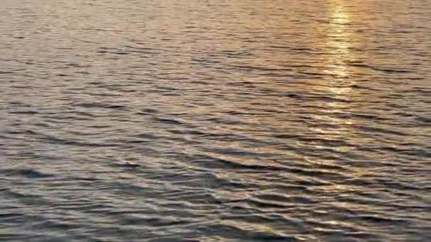 Відбиття Сонячного Світла Над Поверхнею Озера Заході Сонця Схід Сонця — стокове відео