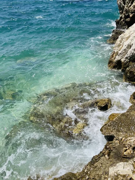 Plage Rocheuse Eau Cristalline Turquoise Mer Ionienne Albanie Vue Calme — Photo
