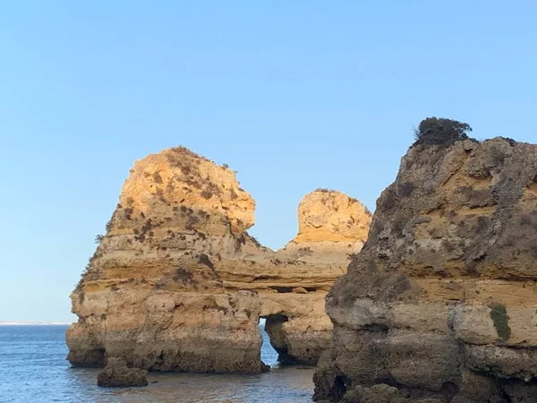 Litoral Rochoso Praia Camilo Entre Falésias Perto Cidade Lagos Algarve — Fotografia de Stock