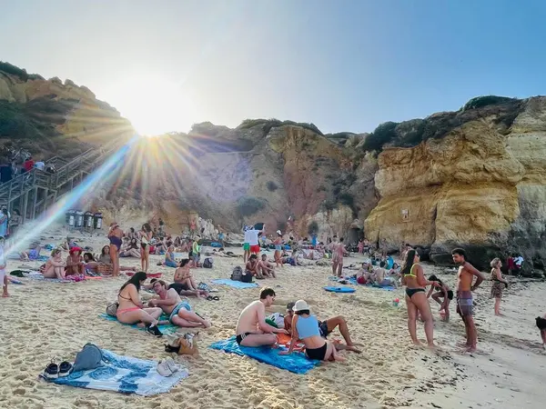 Lagos Algarves Kust Portugal Augusti 2023 Upptagen Strand Vid Algarves — Stockfoto