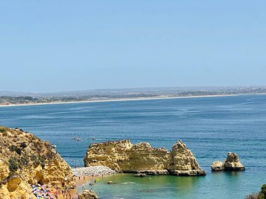 Portekiz, Lagos 'taki kayalıklar ve kumlu plajlar. Boşluğu kopyala