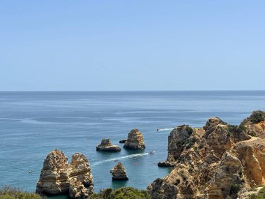 Portekiz, Lagos 'taki kayalıklar ve kumlu plajlar. Boşluğu kopyala