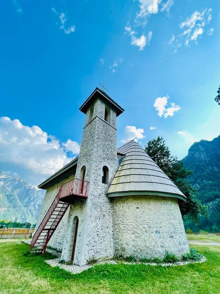 Cena Igreja Cristã Aldeia Theth Theth National Park Albânia Alpes — Fotografia de Stock