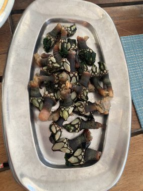 Percebes gurme deniz yemekleri yemeye hazır. Sağlıklı gıda konsepti. Algarve, Portekiz. 