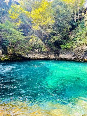 Arnavutluk 'un Alpleri, Arnavutluk, Valbone, Theth, Thethi, Avrupa, Theth Ulusal Parkı' ndaki Mavi Göz Gölü. Boşluğu kopyala