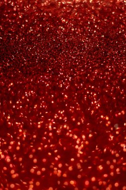 Metin ve tasarım için alanı olan soyut kırmızı parlak bulanık arkaplan. Uzayı kopyala Dikey fotoğraf