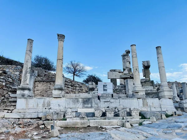 Efes 'in antik mimari ve harabelerinin elementleri, İzmir. kopyalama alanı. Seyahat hedefi kavramı.